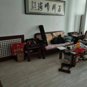 出售青岛街三室两厅